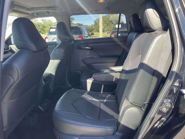 Used 2023 Toyota Highlander XLE image 11