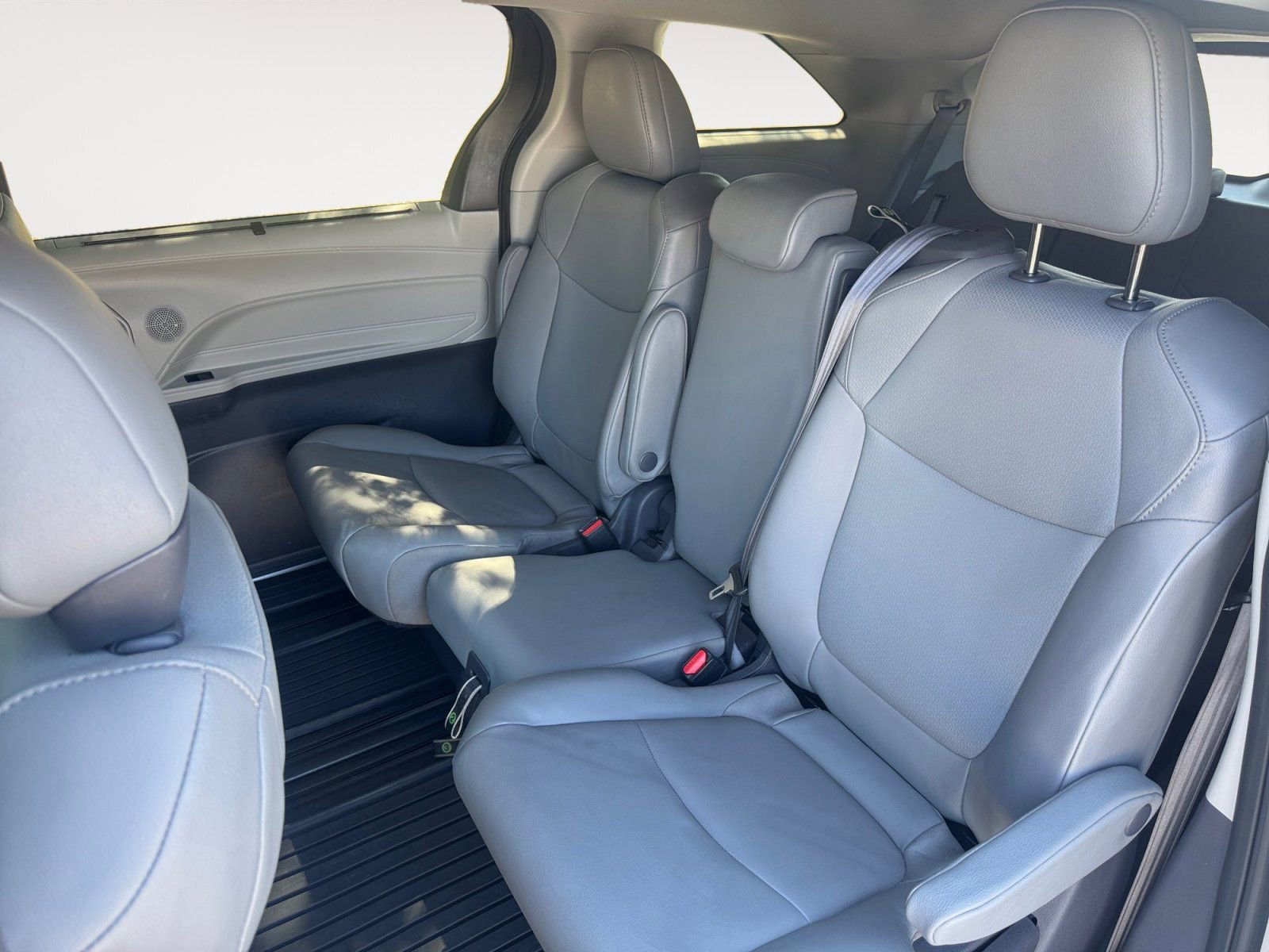 Used 2021 Toyota Sienna XLE image 13