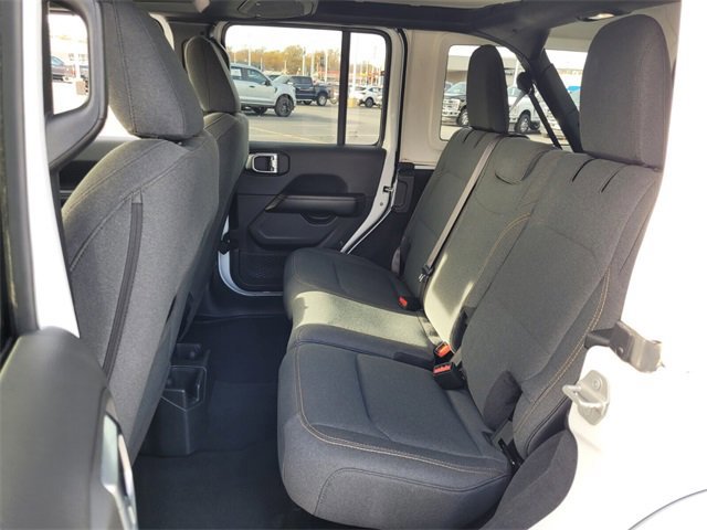 Used 2024 Jeep Wrangler Sahara image 10