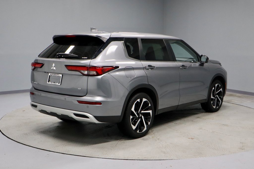 Used 2022 Mitsubishi Outlander SE image 5