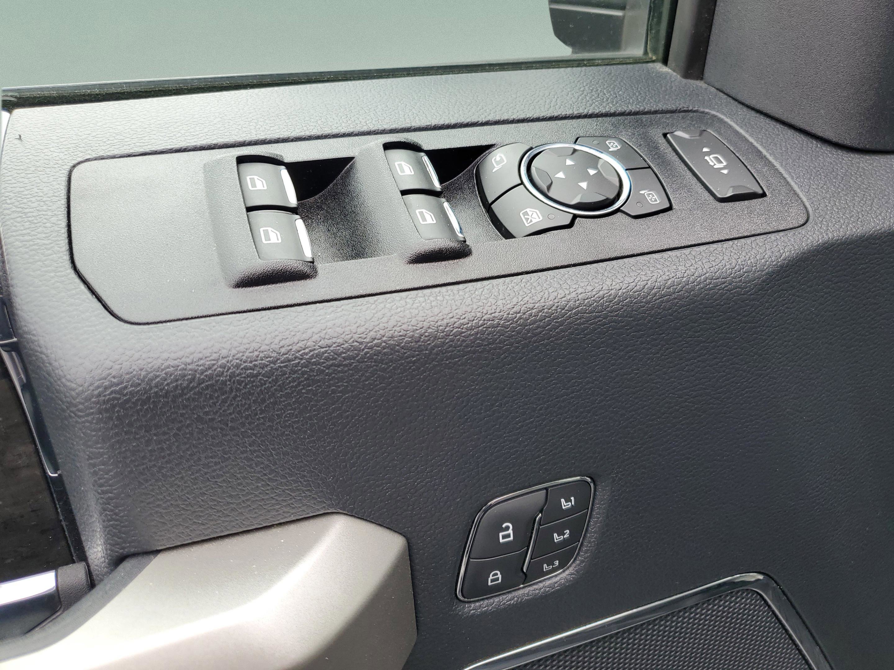 Certified 2022 Ford F350 Lariat w/ Black Appearance Package AWD/4WD image 19