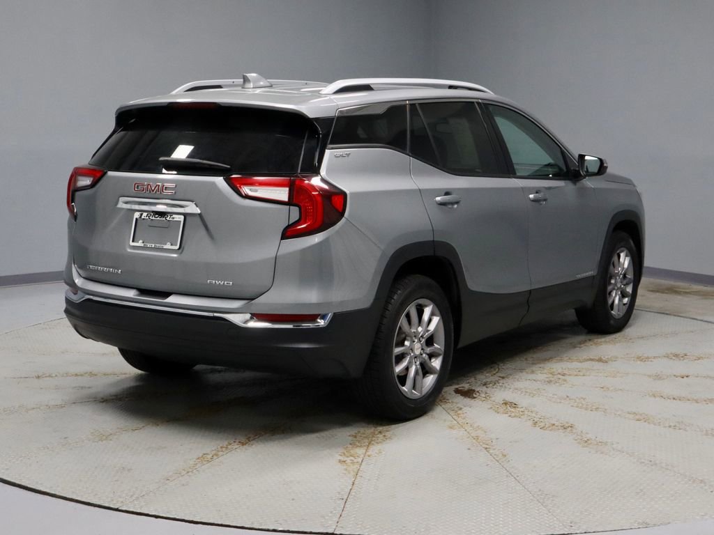 Used 2024 GMC Terrain SLT AWD/4WD image 10
