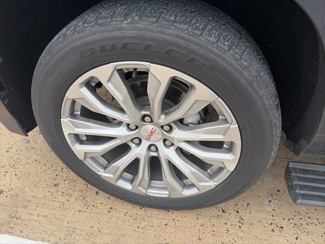 Used 2022 GMC Yukon XL Denali w/ Denali Premium Package image 6