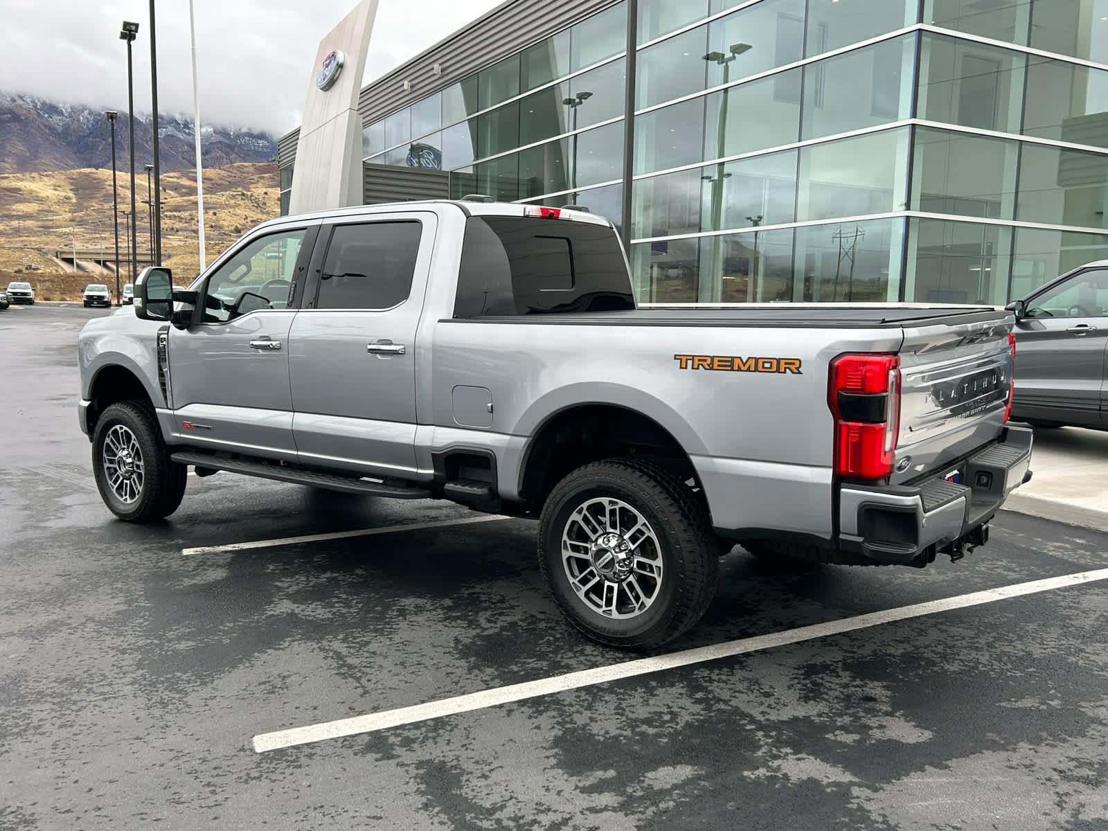 Certified 2023 Ford F350 Platinum w/ Tremor Off-Road Package image 5