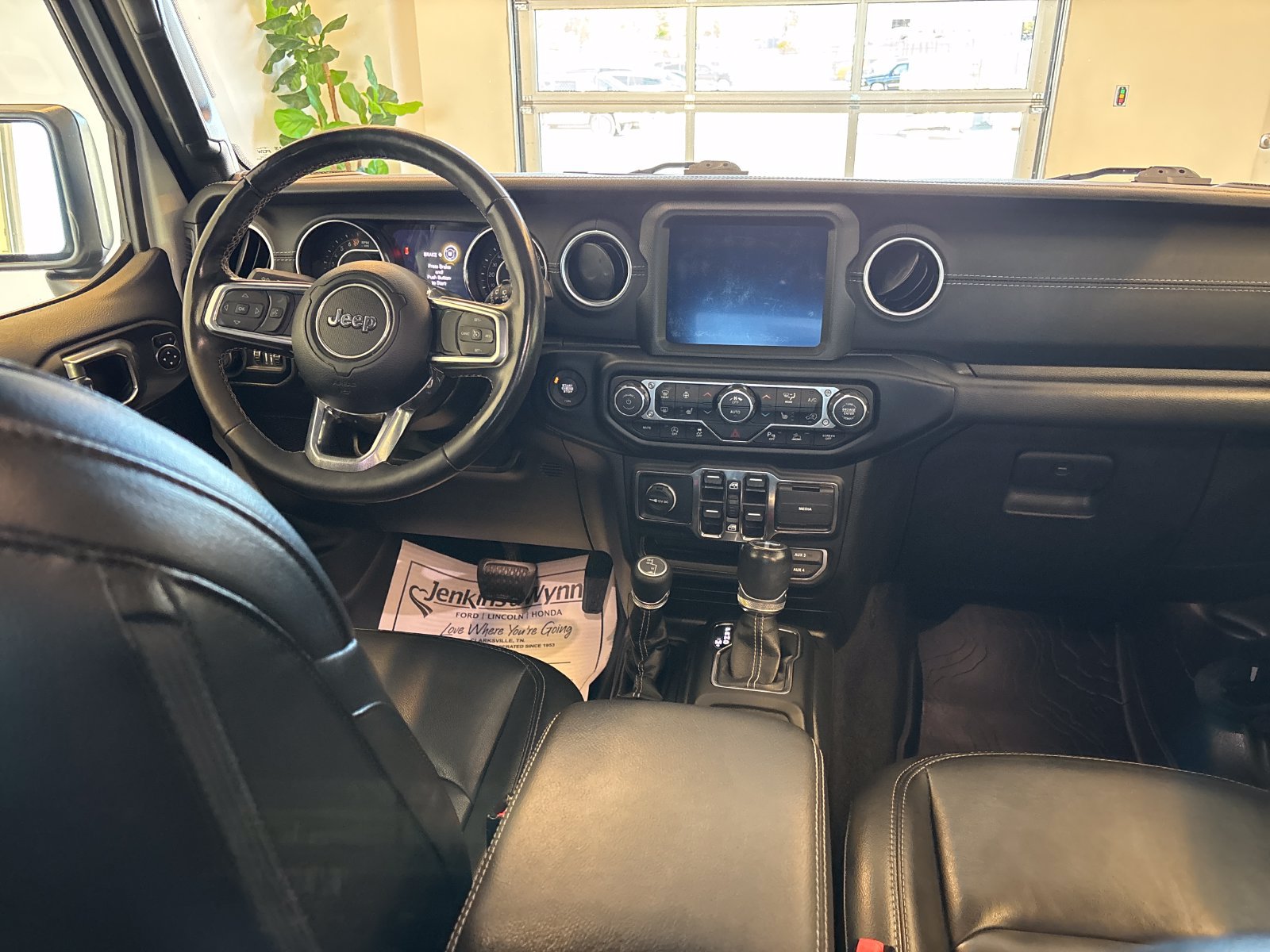 Used 2022 Jeep Wrangler Unlimited Sahara w/ LED Lighting Group AWD/4WD image 8