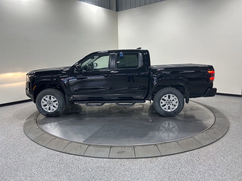 Used 2022 Nissan Frontier SV image 2