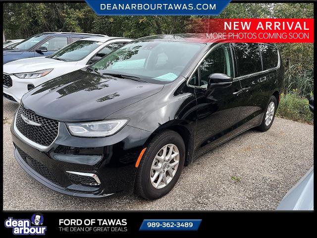 Used 2024 Chrysler Pacifica Touring-L