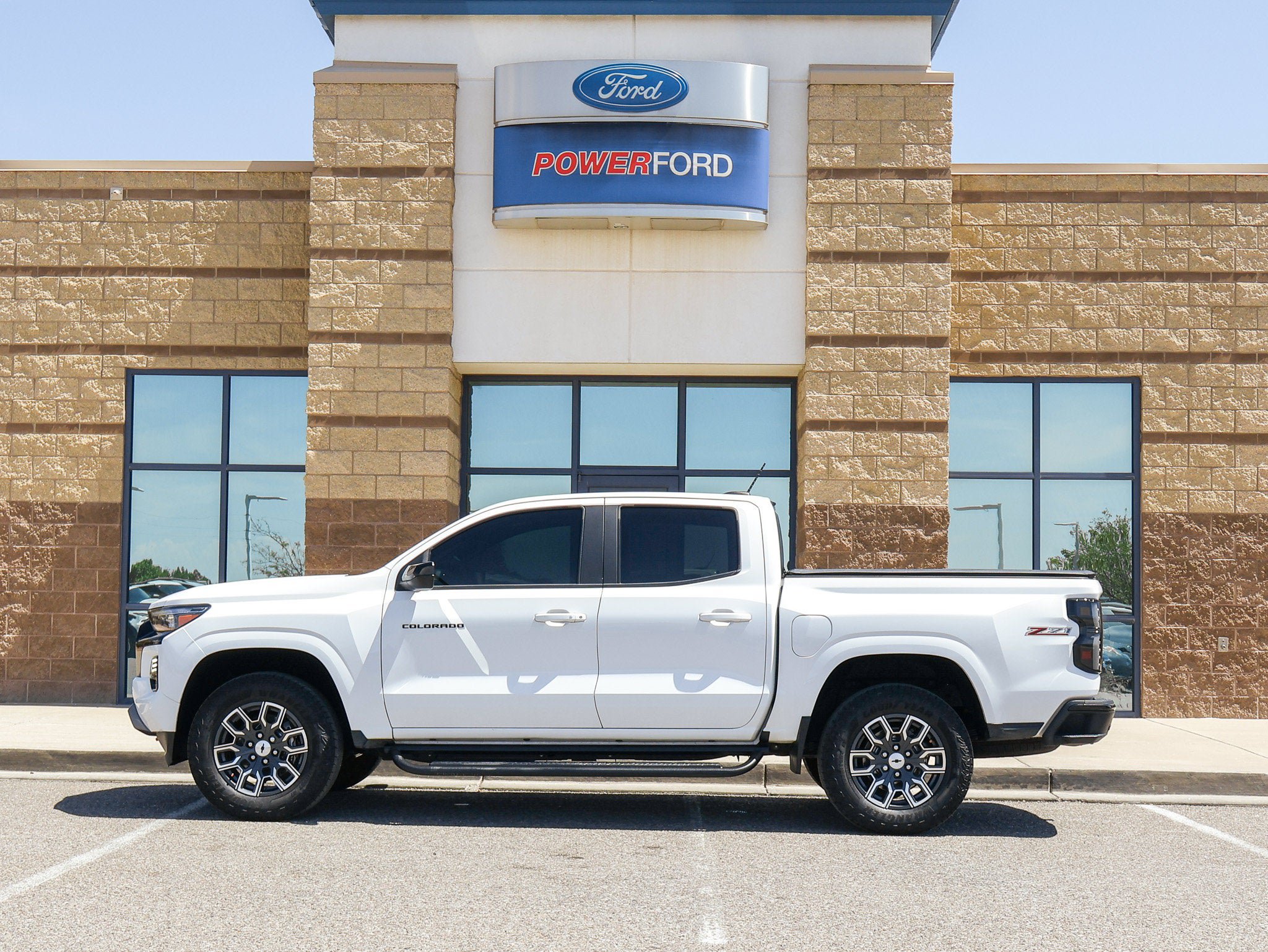 Used 2023 Chevrolet Colorado Z71 w/ Z71 Convenience Package 2 AWD/4WD image 9