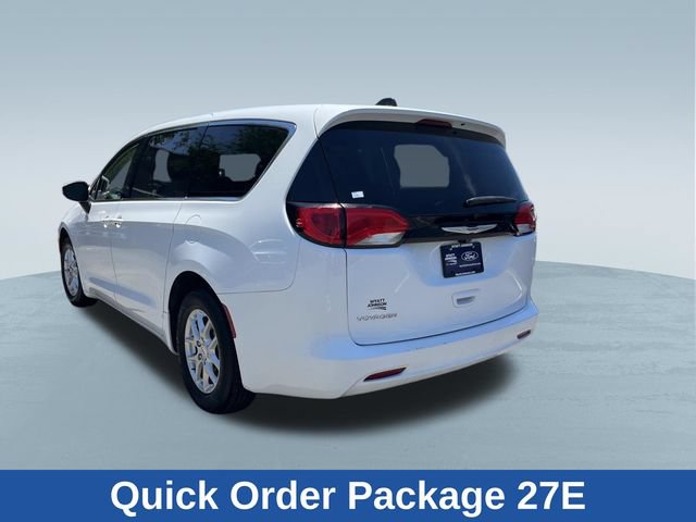 Used 2023 Chrysler Voyager LX FWD image 6