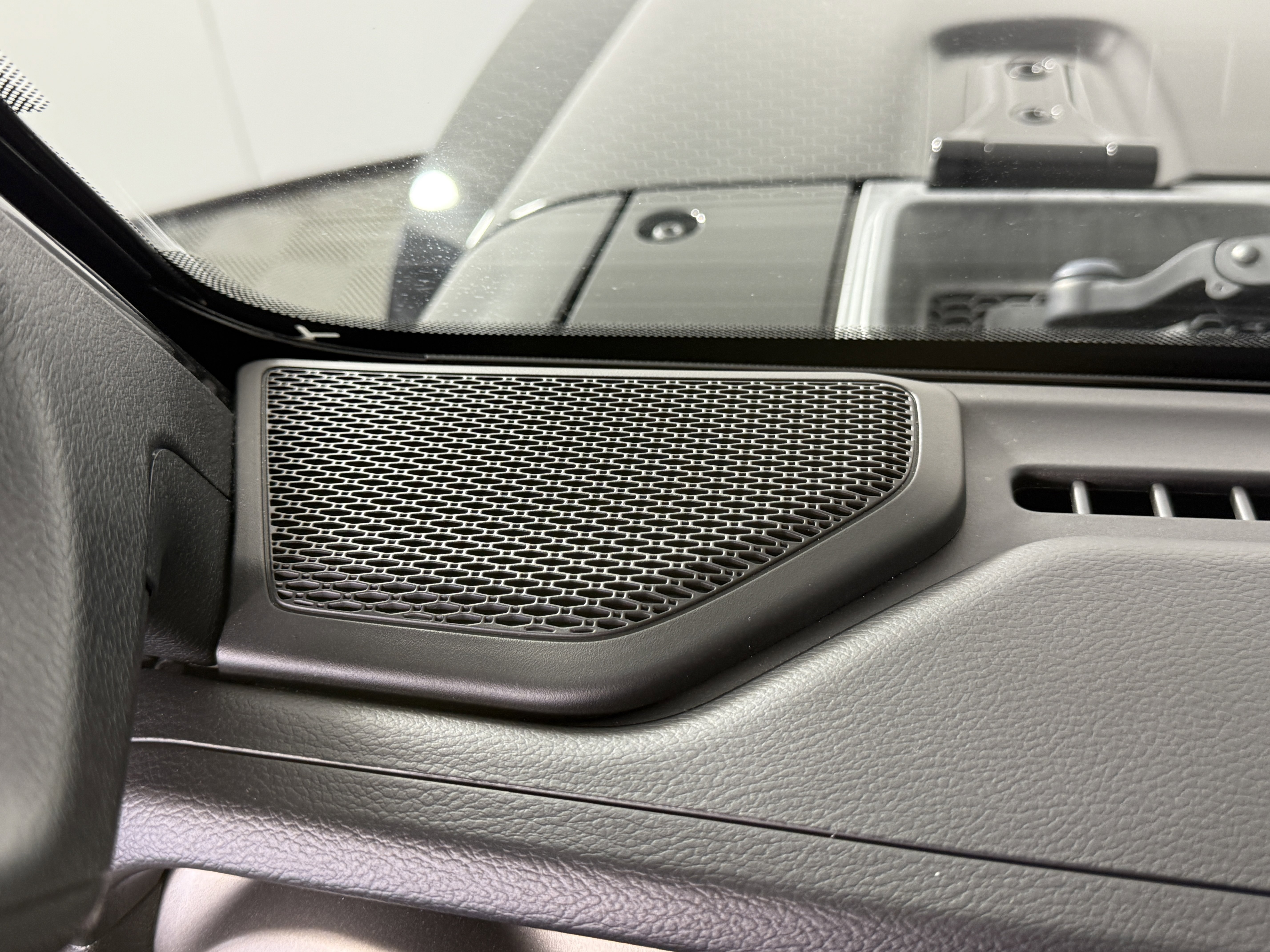 Used 2023 Jeep Gladiator Willys image 16