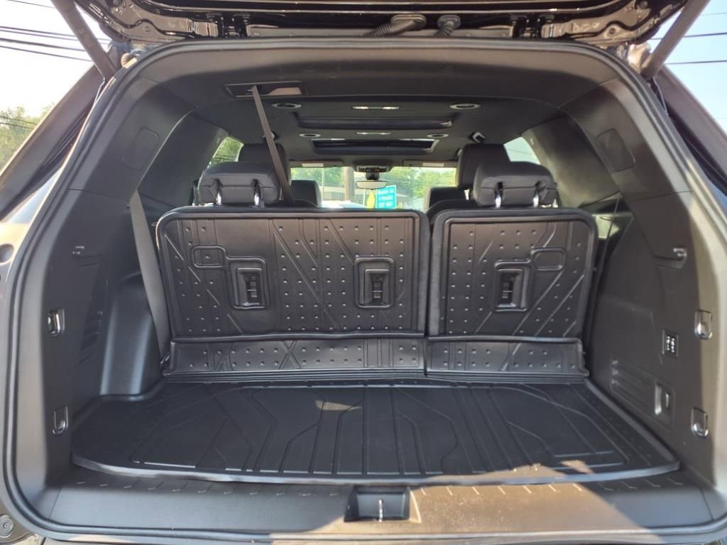 Used 2023 Chevrolet Traverse High Country w/ LPO, Floor Liner Package image 8