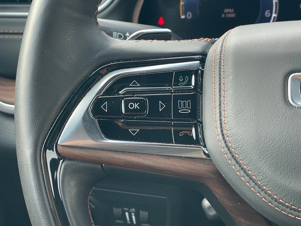 Used 2022 Jeep Grand Cherokee Summit w/ Luxury Tech Group V image 17