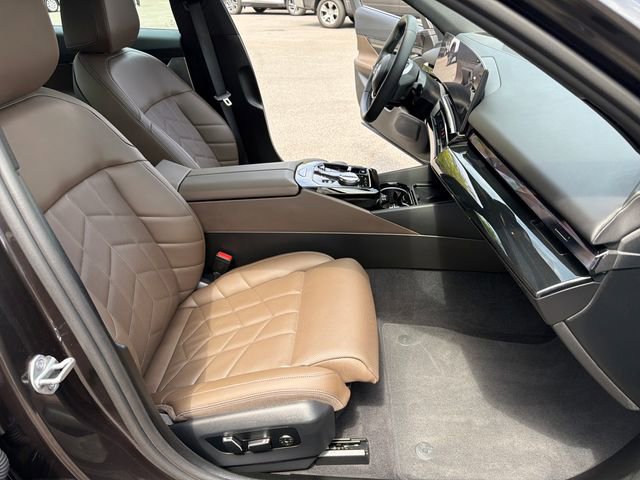 Used 2025 BMW i5 xDrive40 w/ Premium Package AWD/4WD image 34