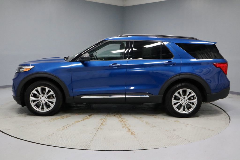 Certified 2023 Ford Explorer XLT w/ Equipment Group 202A AWD/4WD image 9
