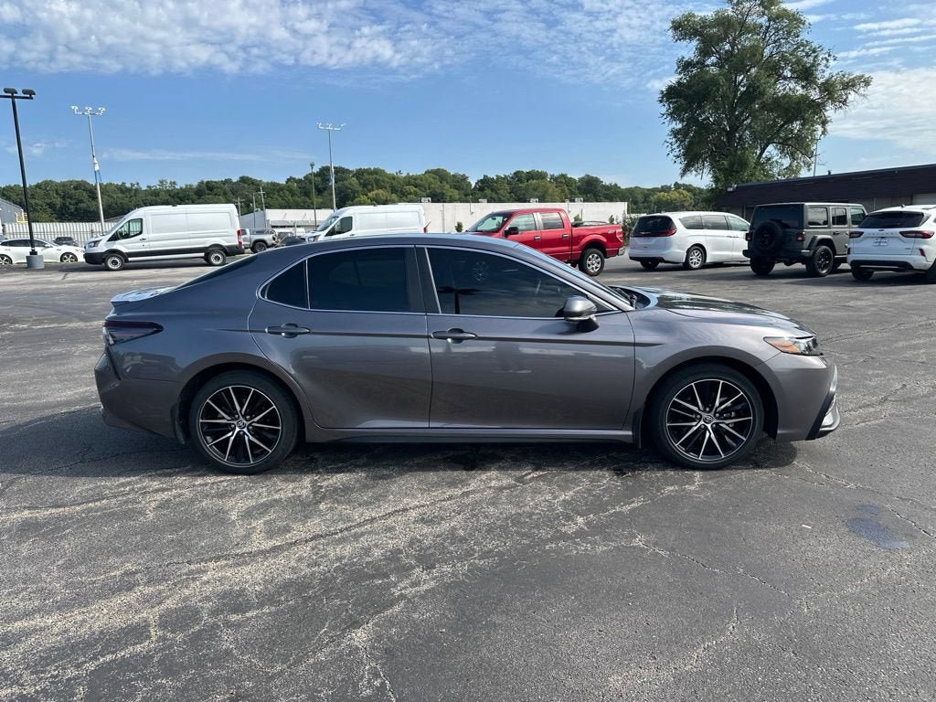 Used 2024 Toyota Camry SE w/ Blackout Package (TMS) FWD image 4