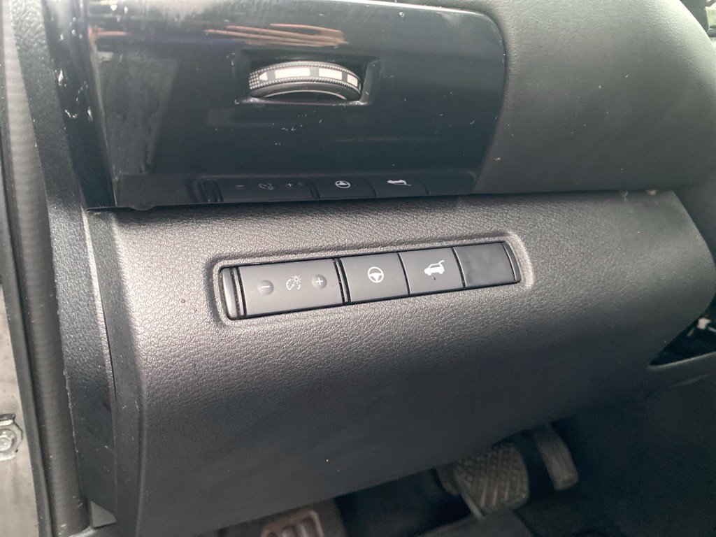 Used 2025 Nissan Pathfinder SV FWD image 17