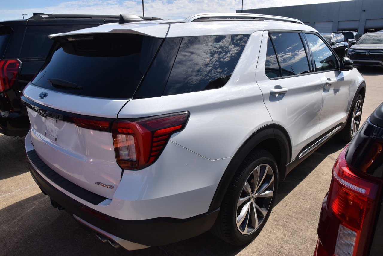 Certified 2025 Ford Explorer Platinum w/ Ultimate Package AWD/4WD image 5