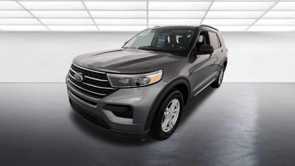 Certified 2024 Ford Explorer XLT AWD/4WD image 2