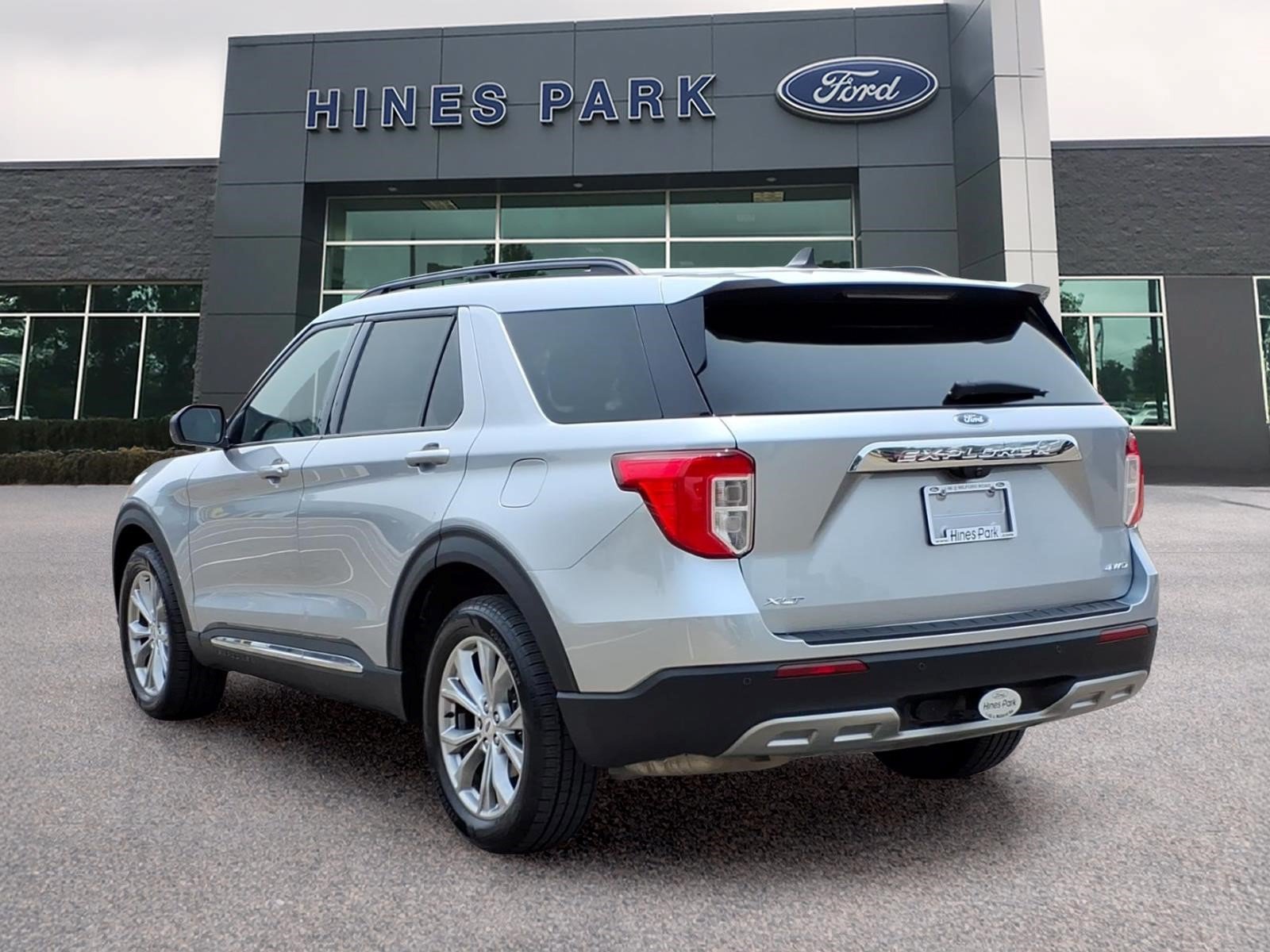 Certified 2023 Ford Explorer XLT w/ Equipment Group 202A AWD/4WD image 5