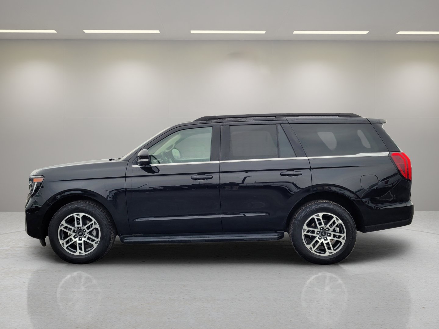 Certified 2025 Ford Expedition Active AWD/4WD image 12
