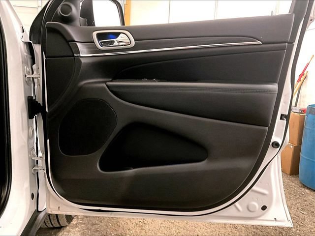 Used 2019 Jeep Grand Cherokee Limited AWD/4WD image 23