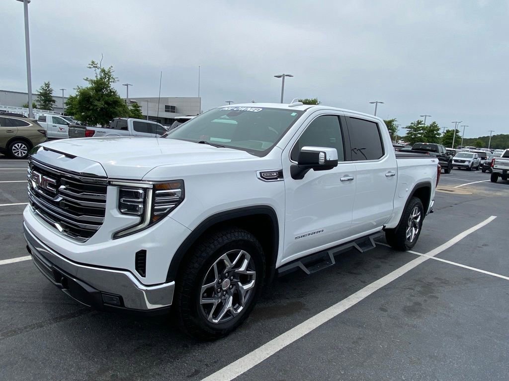 Used 2022 GMC Sierra 1500 SLT AWD/4WD image 3
