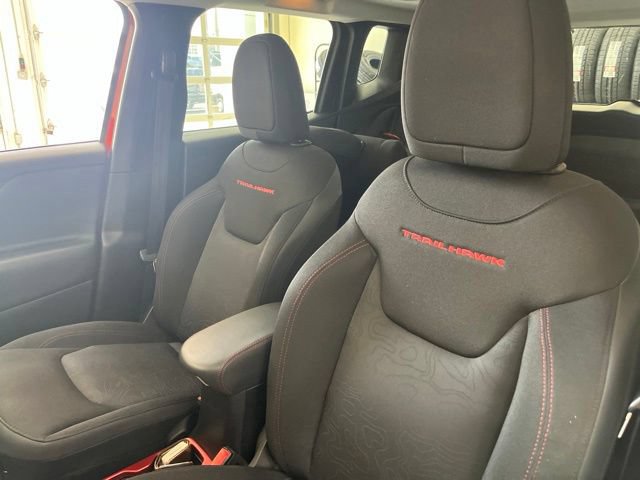 Used 2018 Jeep Renegade Trailhawk w/ UConnect 8.4 Nav Group AWD/4WD image 27