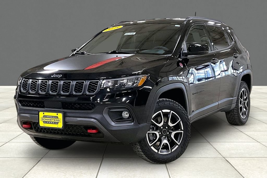 Used 2025 Jeep Compass Trailhawk AWD/4WD image 2