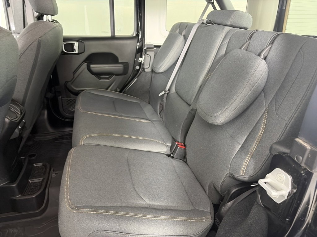 Used 2024 Jeep Wrangler Unlimited image 13
