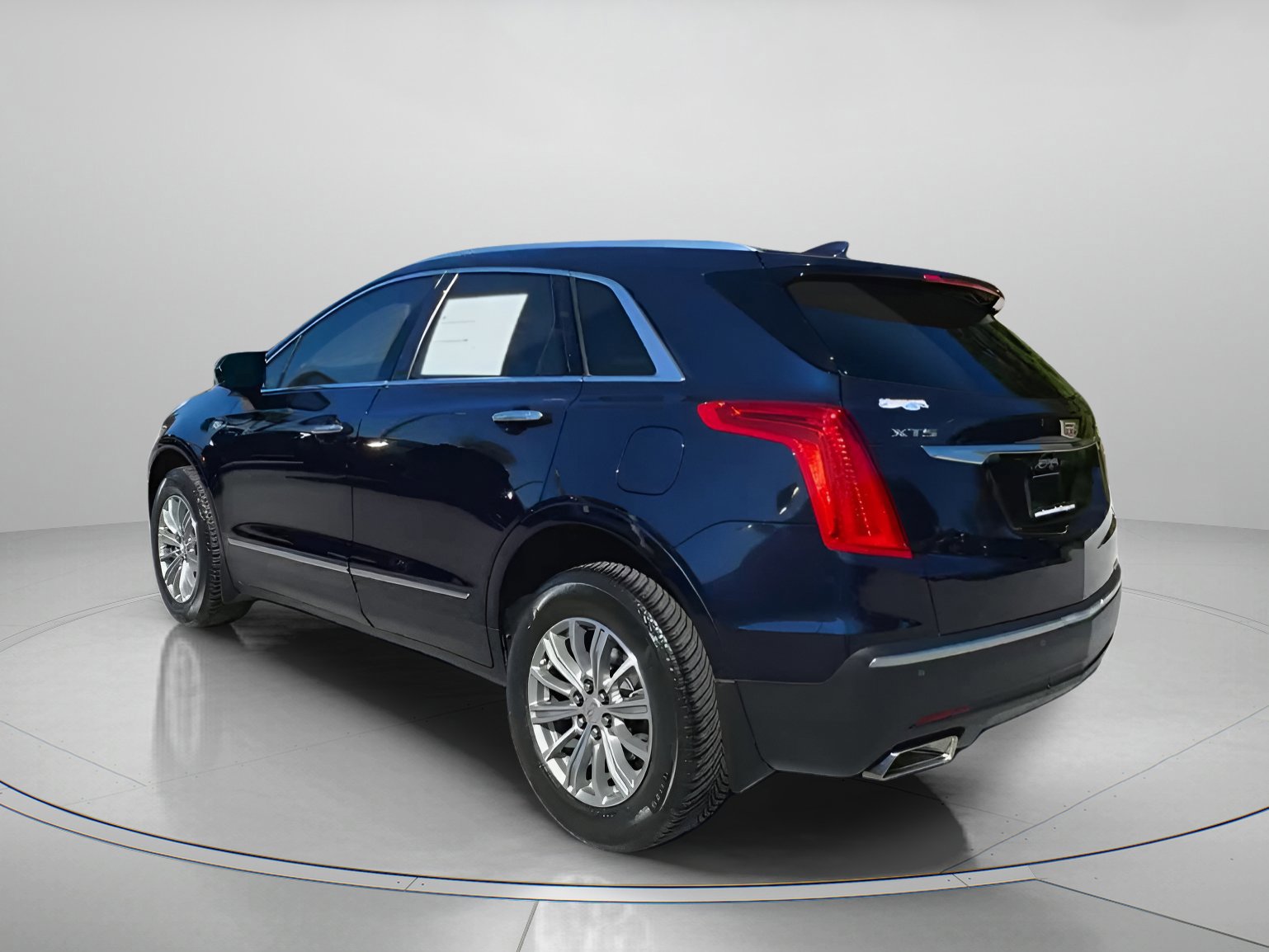 Used 2017 Cadillac XT5 Luxury w/ Driver Awareness Package image 13