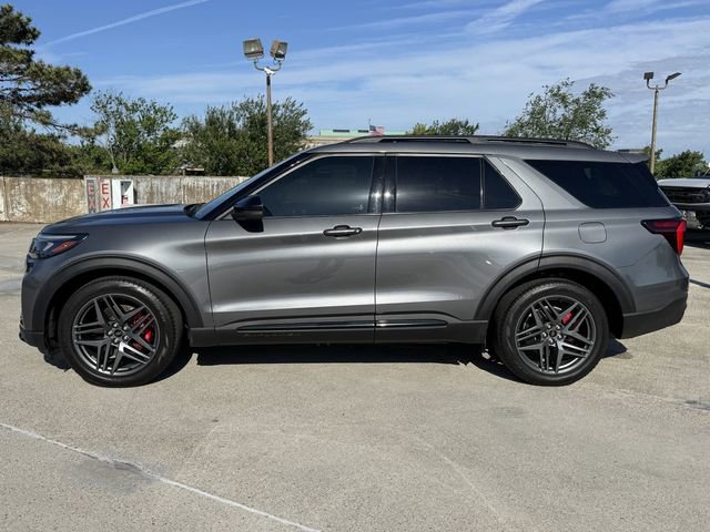 Certified 2025 Ford Explorer ST AWD/4WD image 8