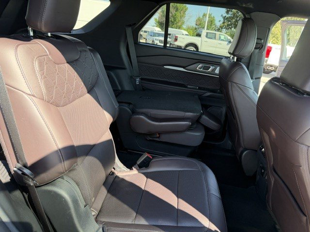 Certified 2025 Ford Explorer Platinum w/ LUX Leather Package AWD/4WD image 35