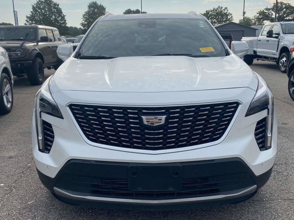 Used 2023 Cadillac XT4 Premium Luxury w/ Technology Package FWD image 2