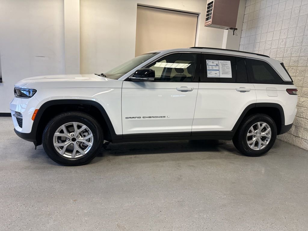 Used 2023 Jeep Grand Cherokee Limited w/ Trailer Tow Prep Group (B) image 11