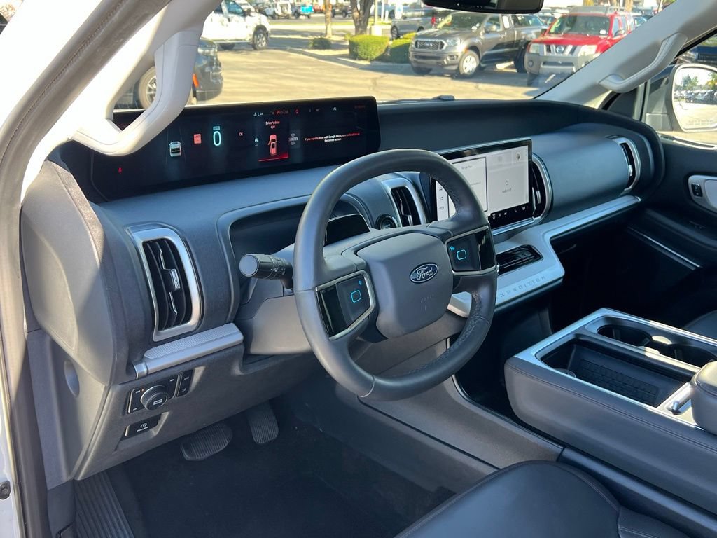Certified 2025 Ford Expedition Active AWD/4WD image 27