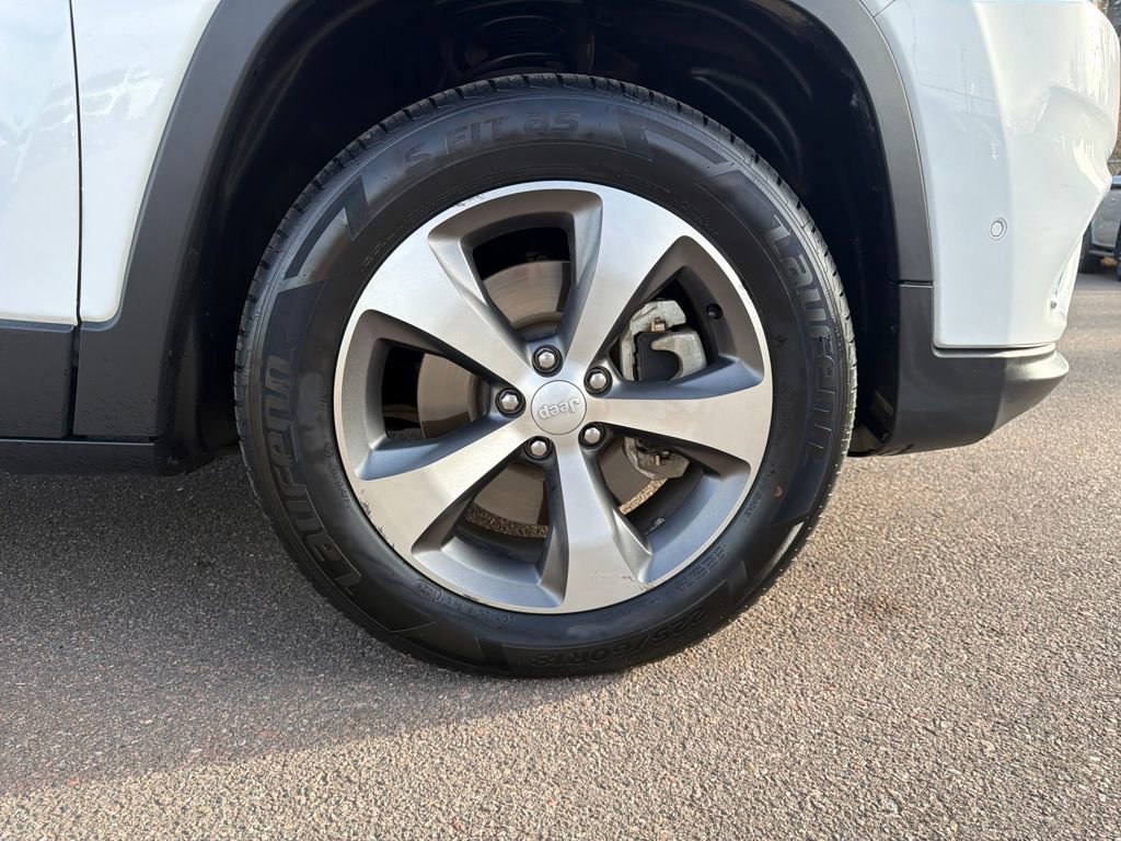 Used 2021 Jeep Cherokee Limited image 32