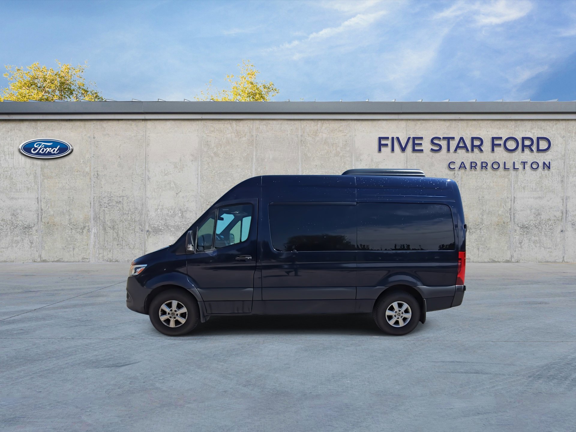 Used 2024 Mercedes-Benz Sprinter 2500 image 2