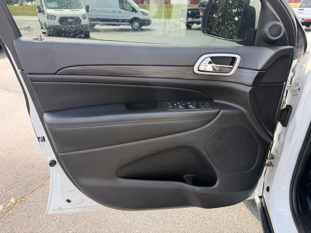 Used 2020 Jeep Grand Cherokee Laredo w/ Laredo X Package AWD/4WD image 12