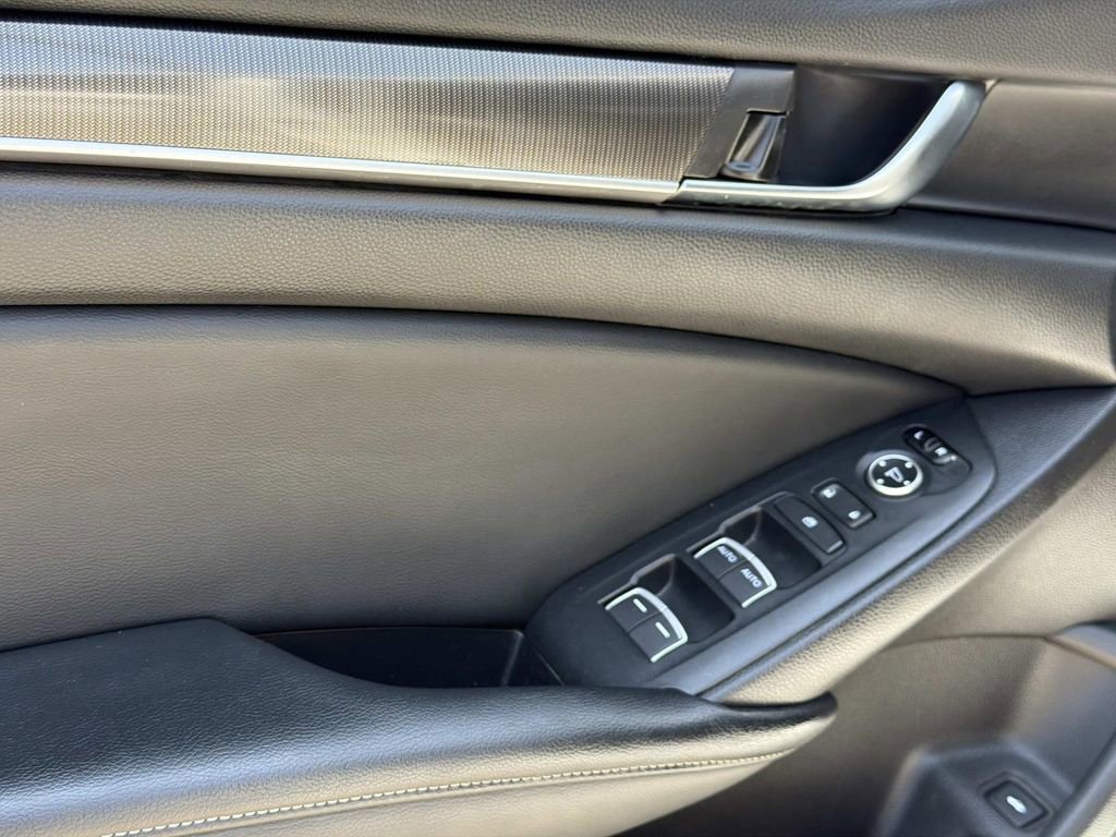 Used 2018 Honda Accord Sport image 21