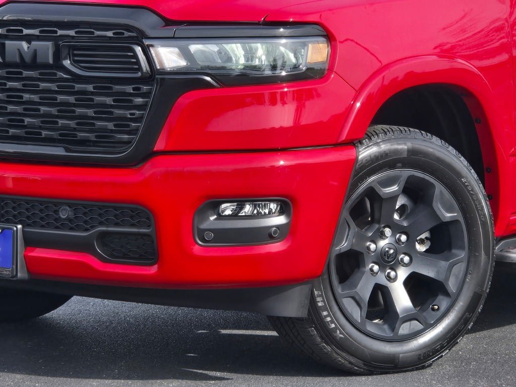 Used 2025 RAM 1500 Big Horn AWD/4WD image 2