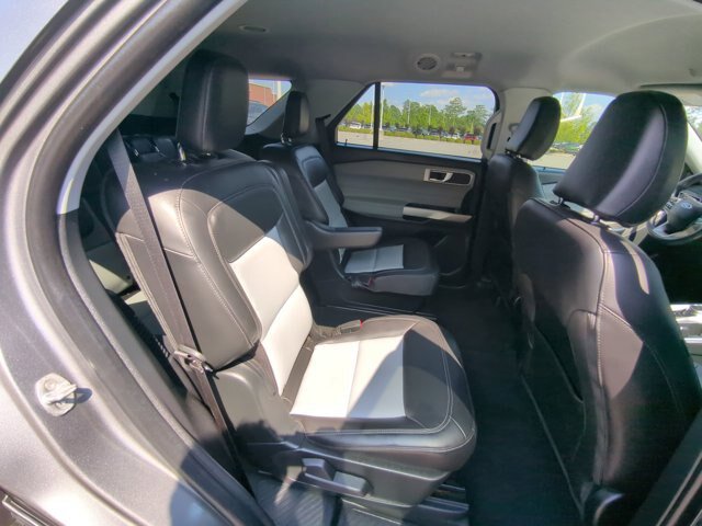 Certified 2022 Ford Explorer XLT w/ Equipment Group 202A RWD image 33