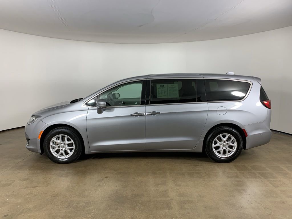 Used 2020 Chrysler Pacifica Touring w/ Advanced Safetytec Group FWD image 17