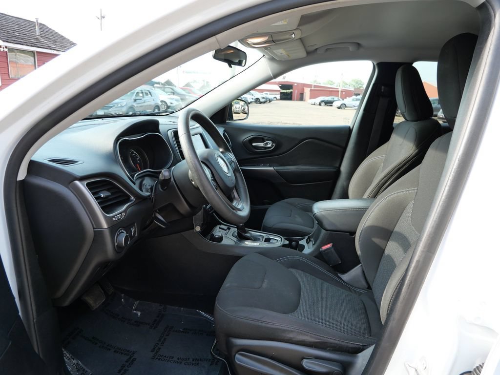 Used 2020 Jeep Cherokee Latitude w/ Safety Group AWD/4WD image 14