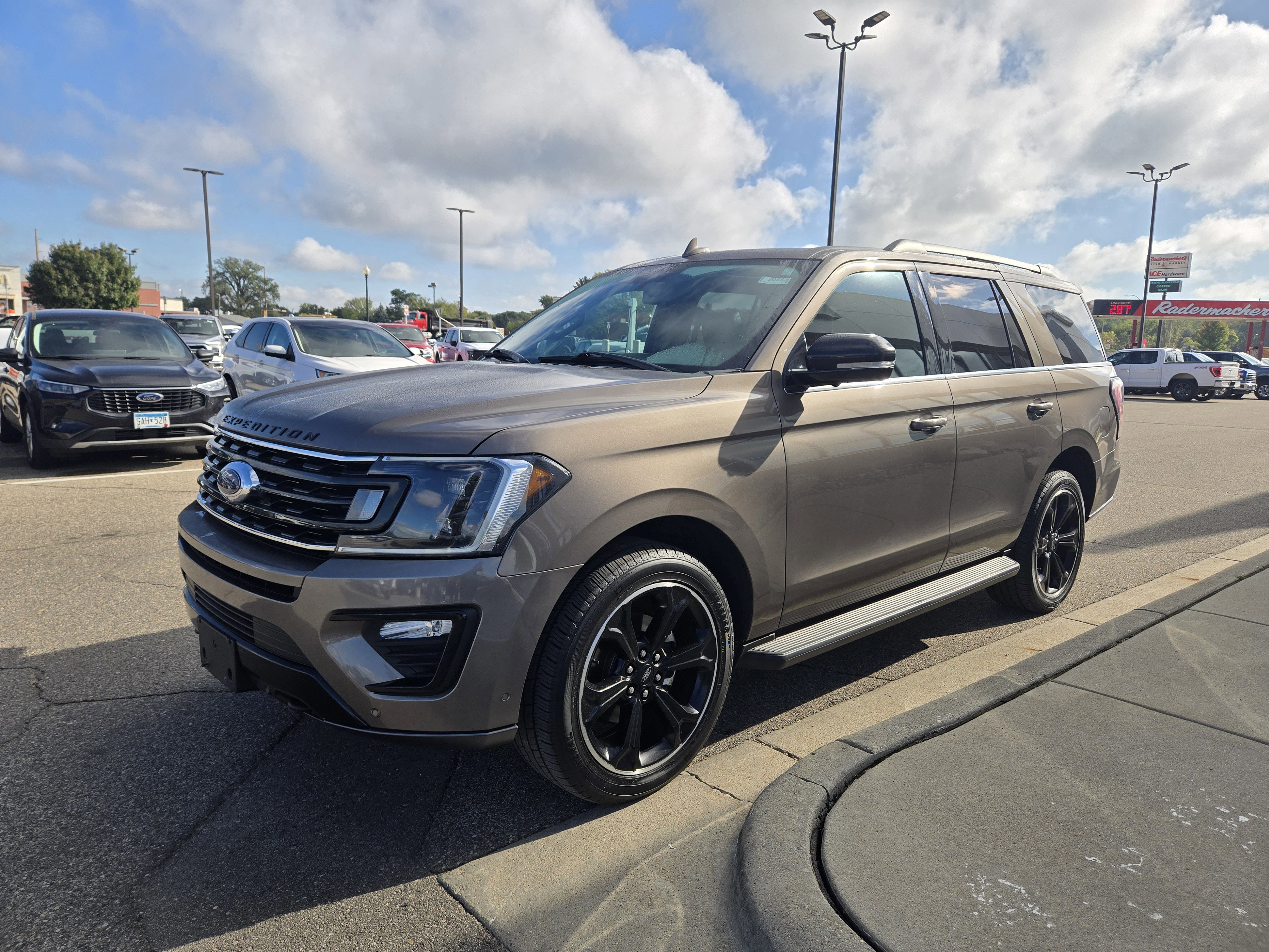 Certified 2019 Ford Expedition Limited w/ Equipment Group 303A image 2