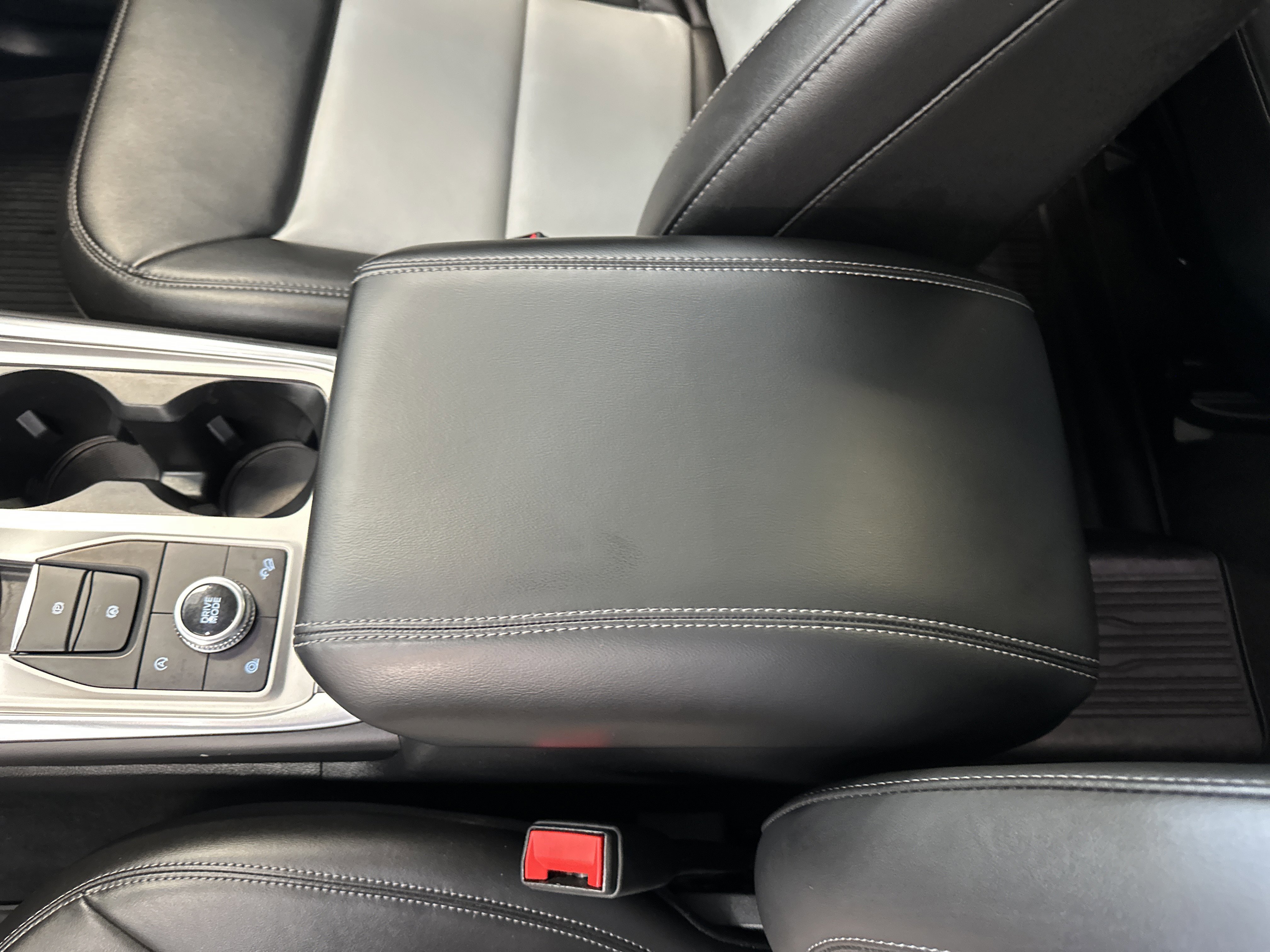 Certified 2023 Ford Explorer XLT w/ Equipment Group 202A image 32