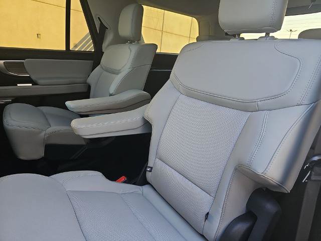Certified 2025 Ford Expedition Platinum w/ Driver's Package AWD/4WD image 14