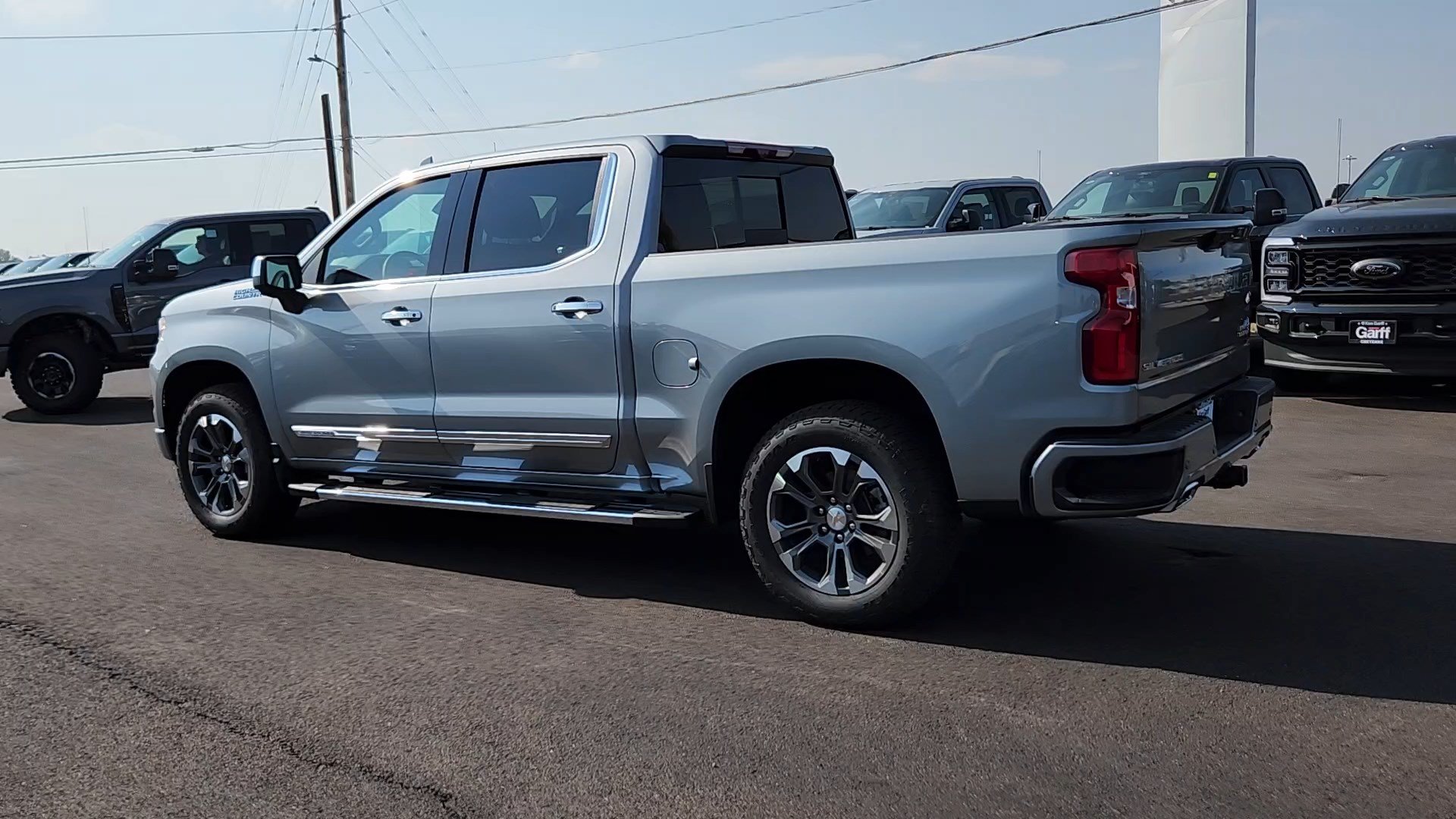 Used 2025 Chevrolet Silverado 1500 High Country w/ Technology Package AWD/4WD image 2