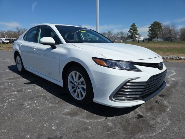 Used 2024 Toyota Camry LE image 5