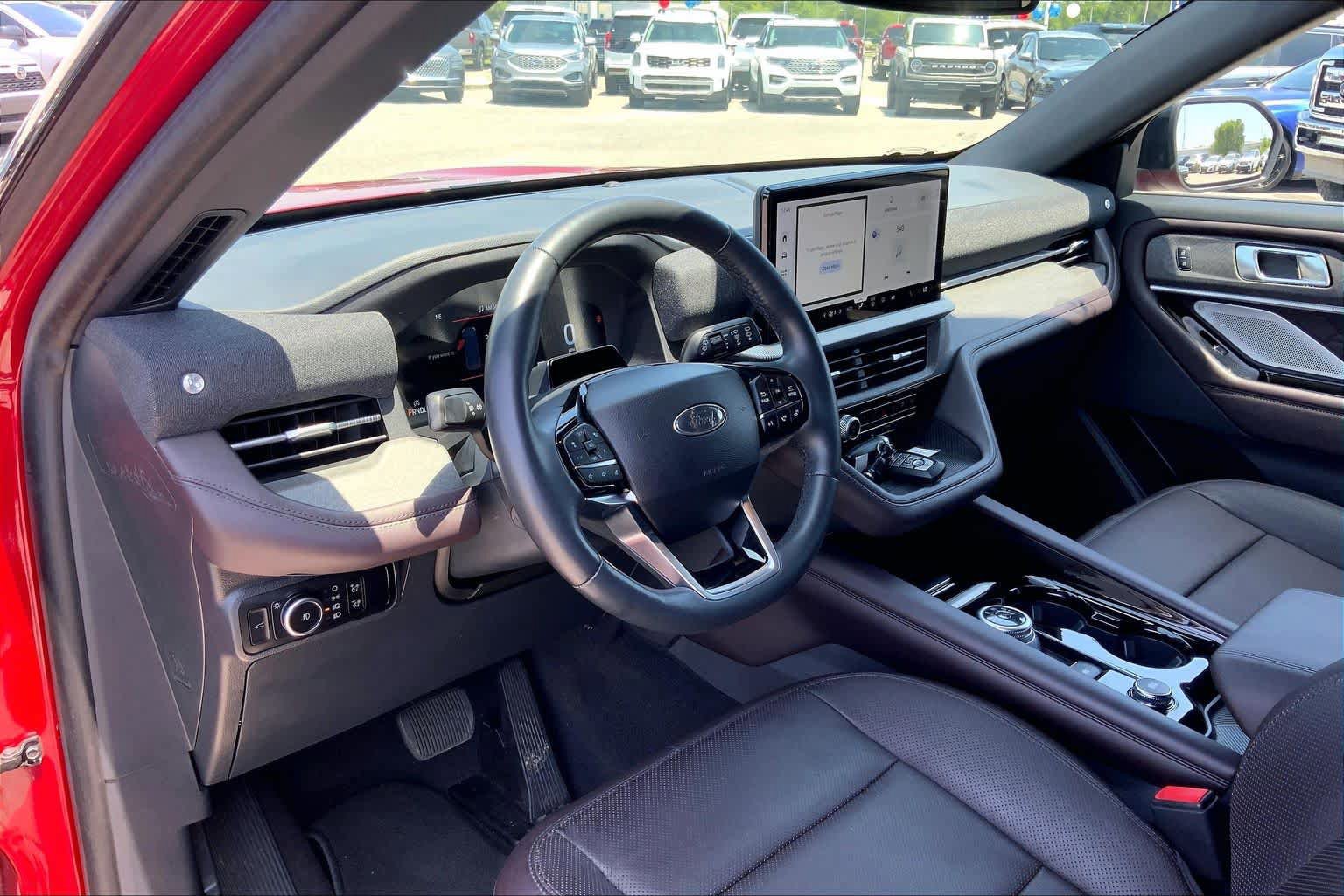 Certified 2025 Ford Explorer Platinum w/ Ultimate Package AWD/4WD image 18