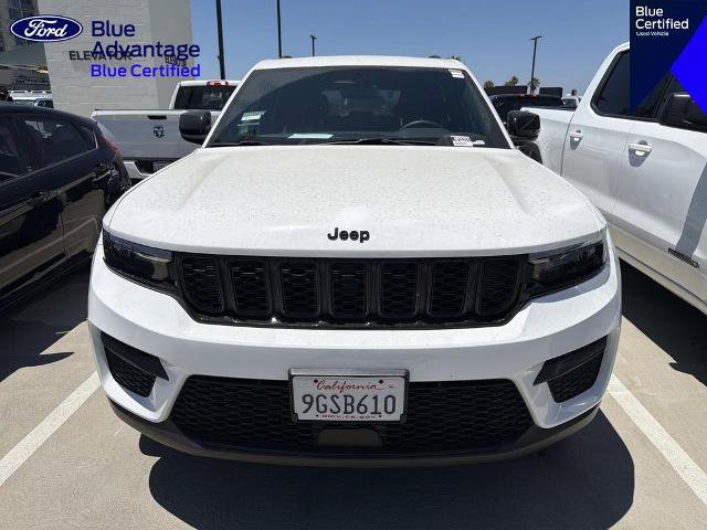 Used 2023 Jeep Grand Cherokee Altitude AWD/4WD image 12
